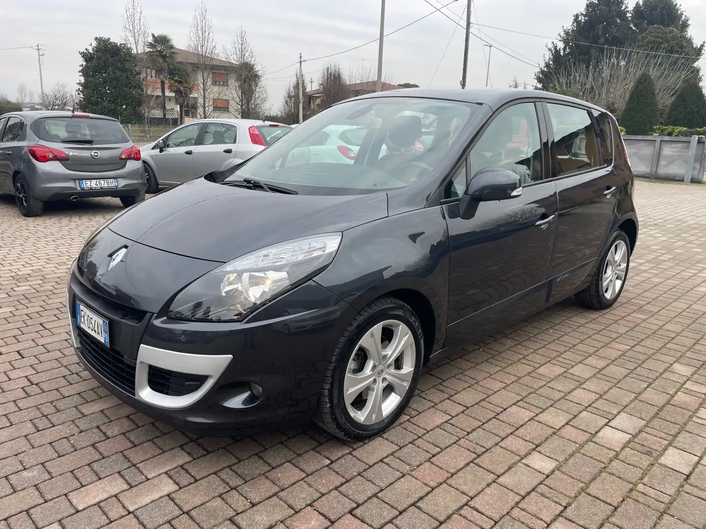 Renault Scenic Scénic X-Mod 1.6 dCi 130CV Luxe Gris - 1