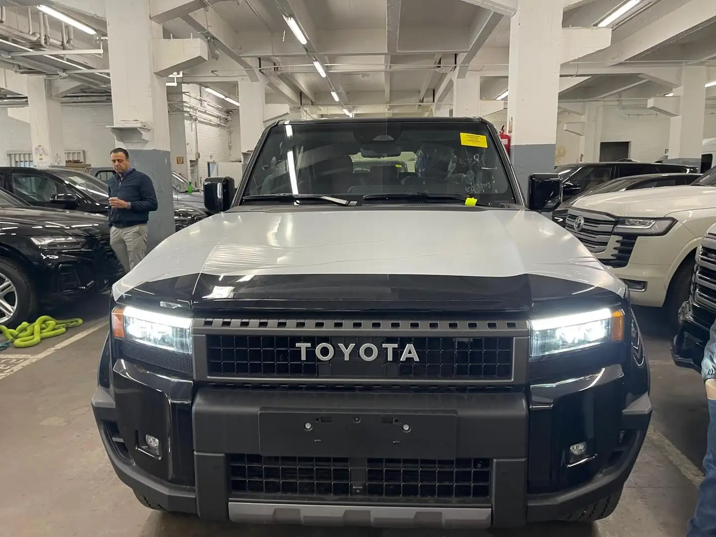 Toyota Land Cruiser Prado TOYOTA LANDCRUISER PRADO LEXURY DIESEL Schwarz - 1