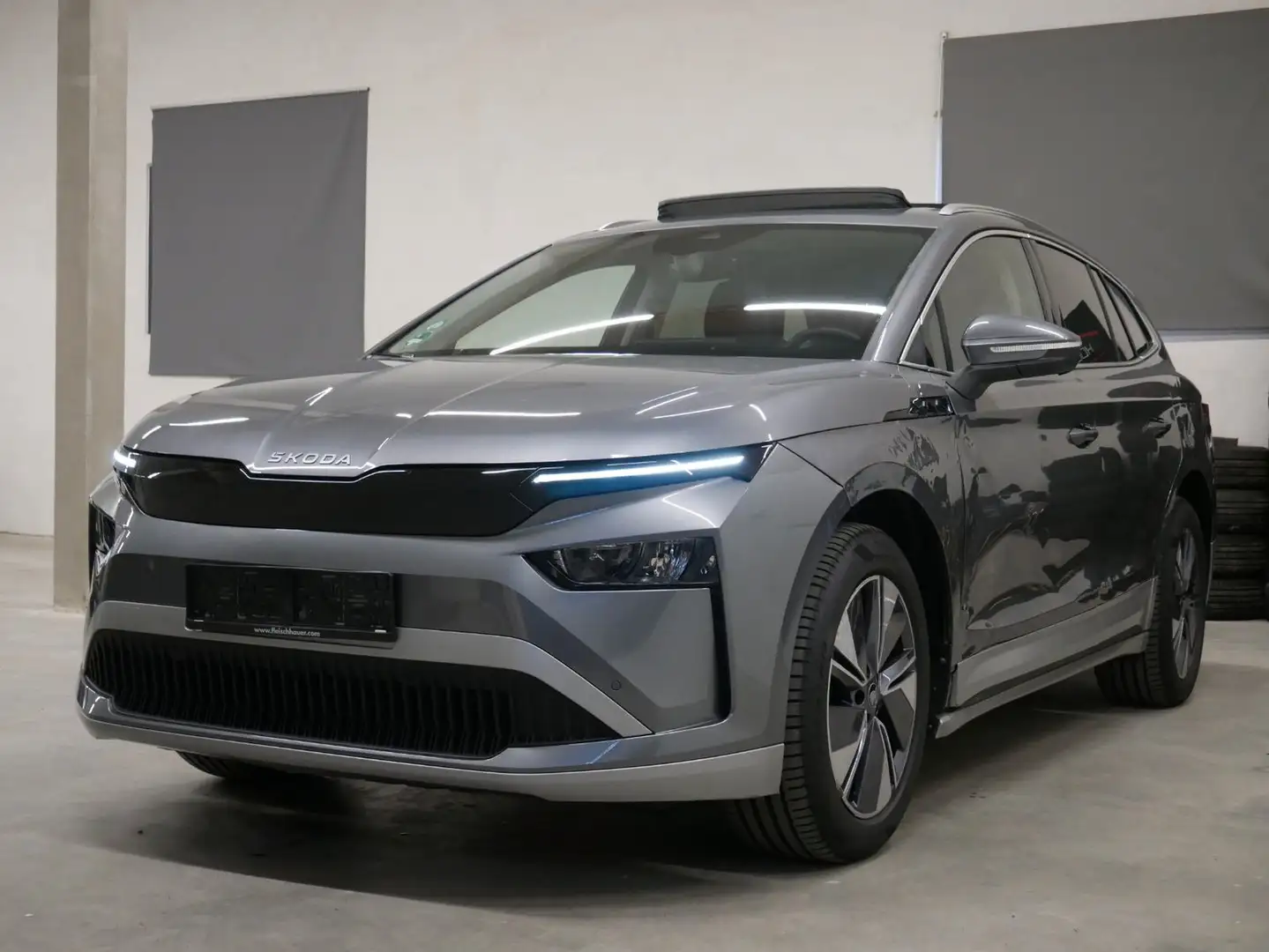Skoda Enyaq 85 x EcoSuite ACC TOTW R-KAM PANO AHK NAVI Grau - 2