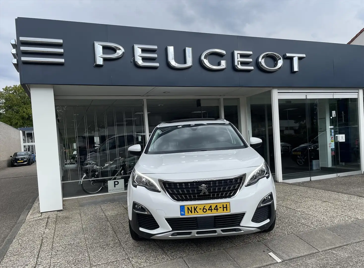 Peugeot 3008 1.2 PureTech 130pk Première Wit - 1