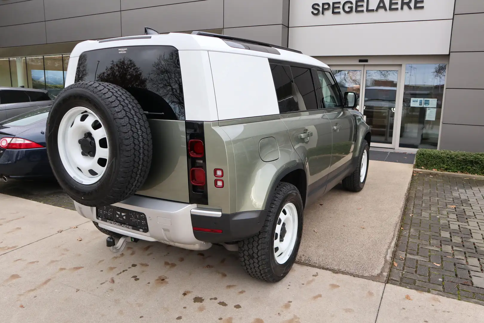 Land Rover Defender HARD TOP met DAKREK Vert - 2