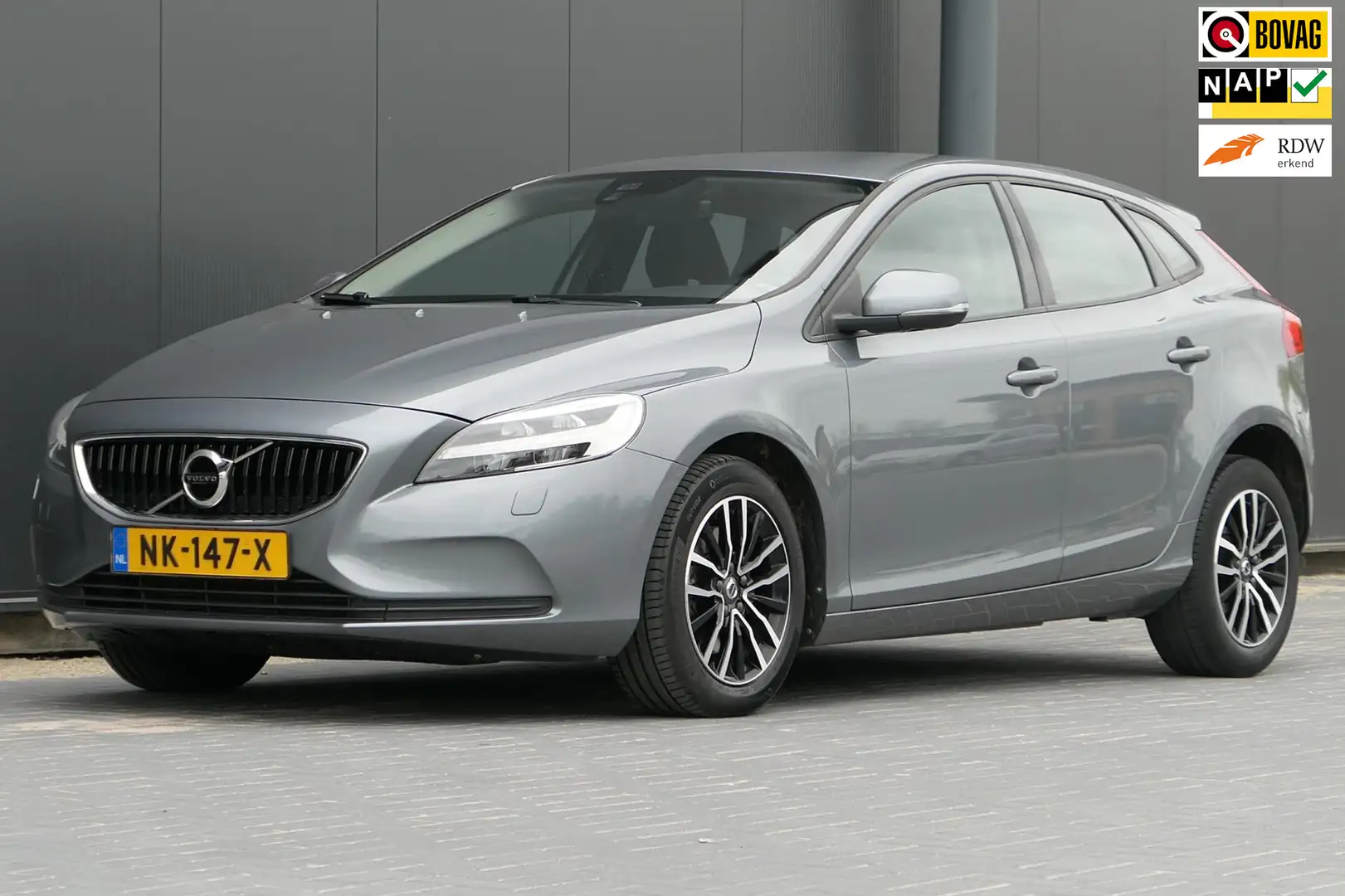 Volvo V40 2.0 T2 Nordic+ NAP Facelift Navi Dealer onderhoude Gris - 1