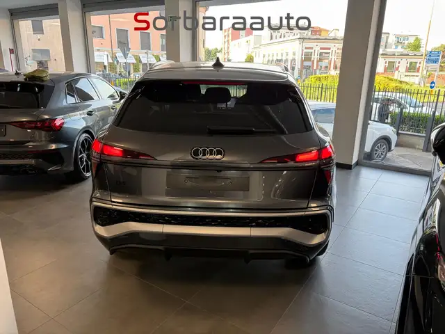 Audi Q3 view 7