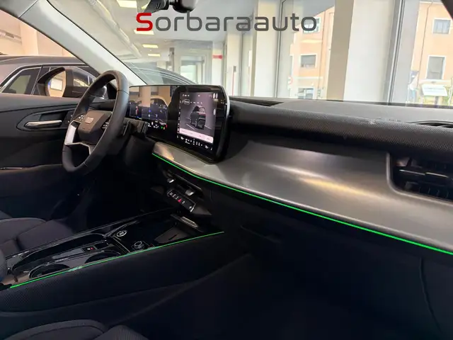 Audi Q3 view 18