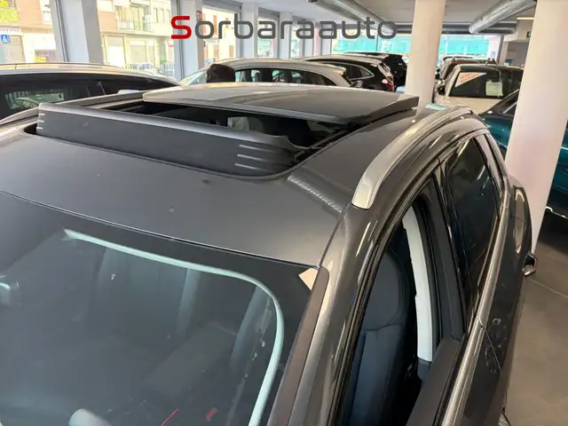 Audi Q3 view 9