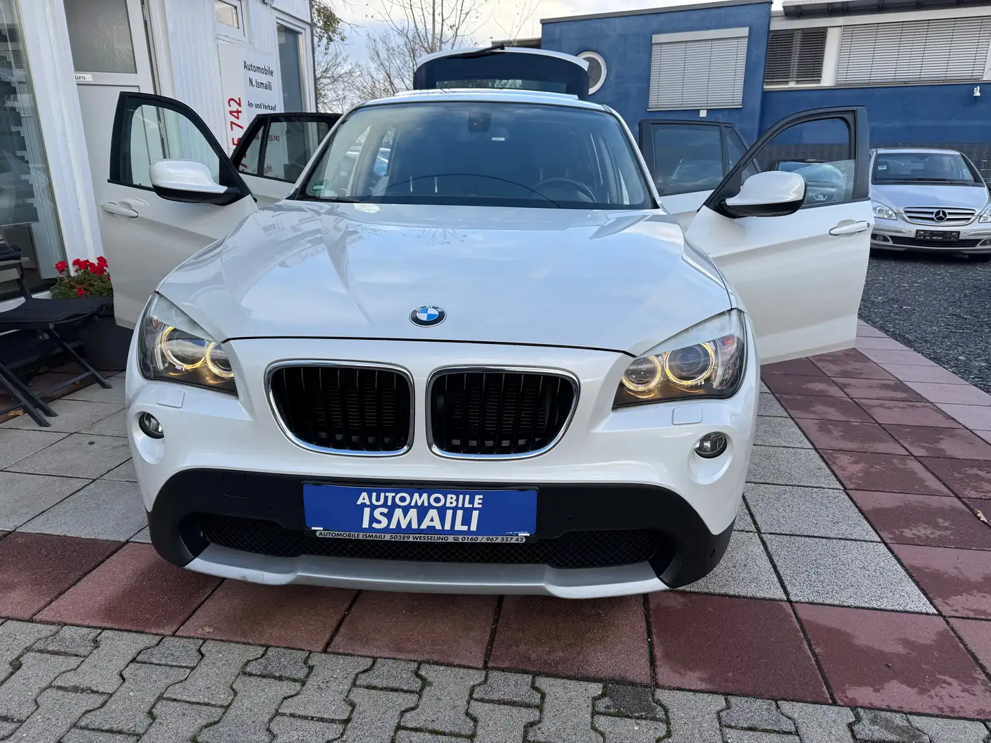 BMW X1 18 d sDrive Automatik Panoramadach Weiß - 1