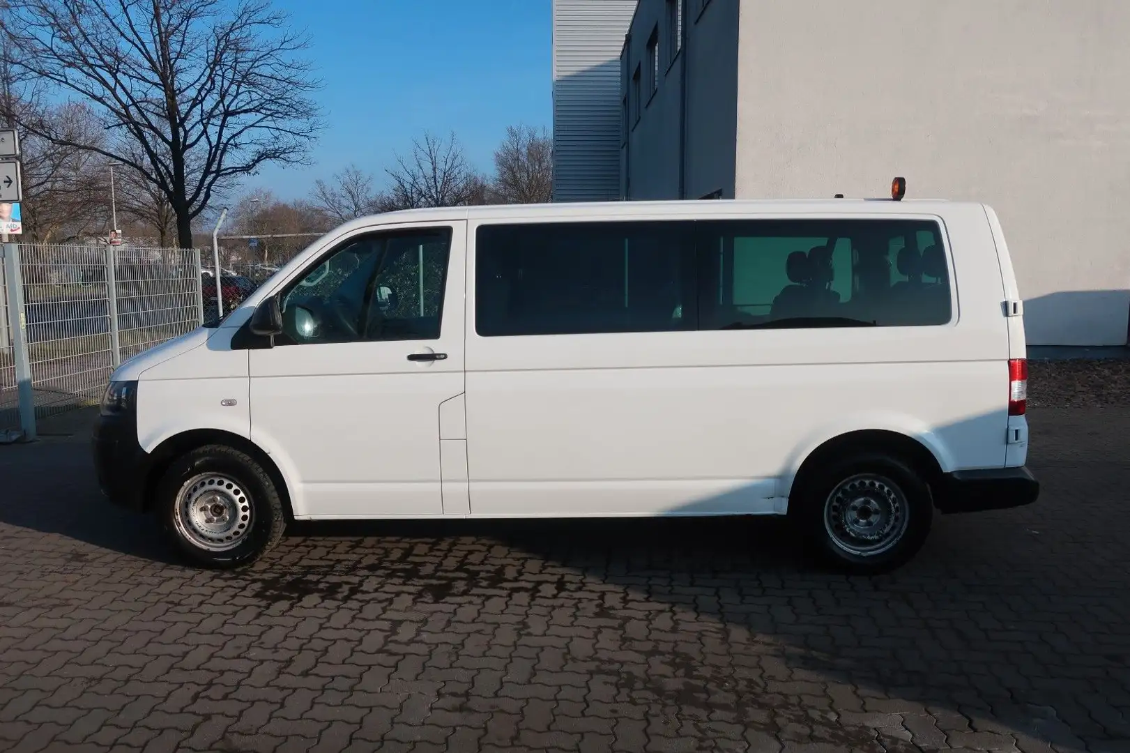 Volkswagen T5 Transporter Kombi lang/Klima/PDC/9 Sitze Blanco - 2