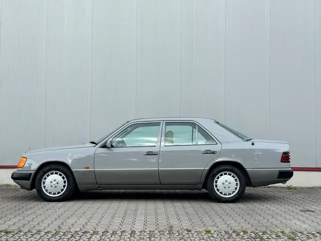 Mercedes-Benz 300 d Turbo, Liasgrau/beige,Klima,kein Winterbetr