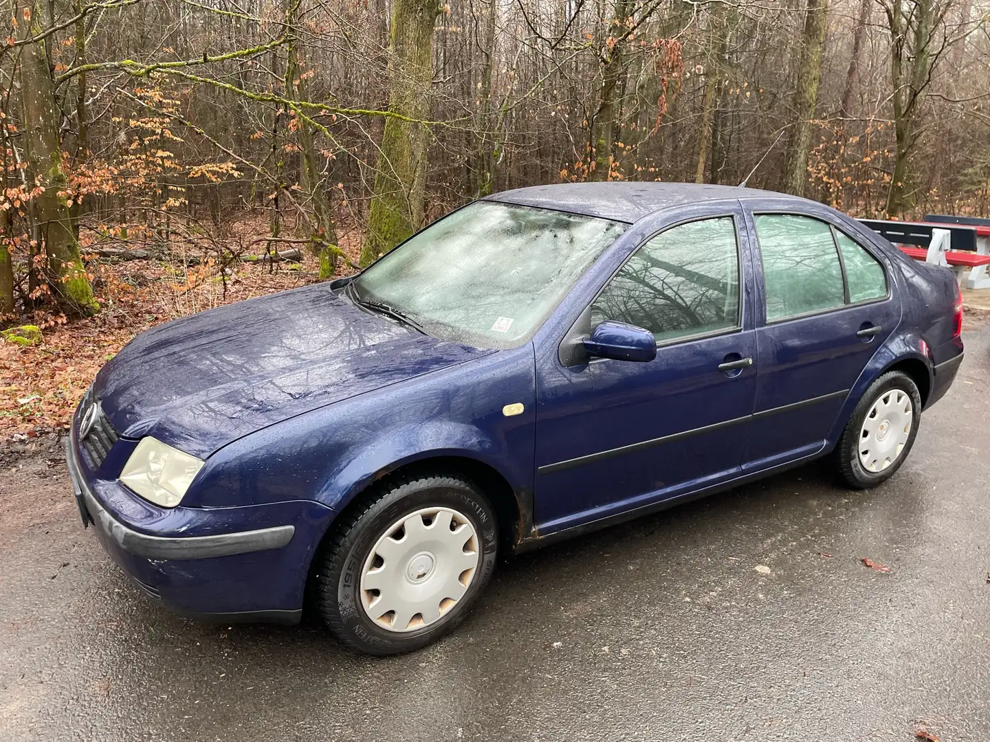 Volkswagen Bora 1.6 Trendline Bleu - 1