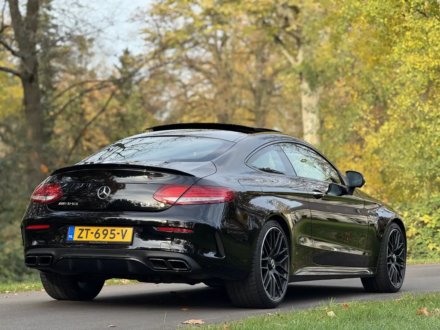 Mercedes-Benz C 63 AMG Coupé S Zwart - 2