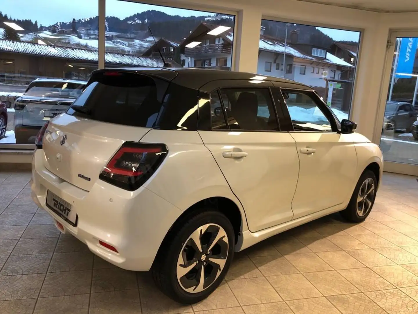 Suzuki Swift SWIFT COMFORT+ ALLGRIP HYBRID Grijs - 2