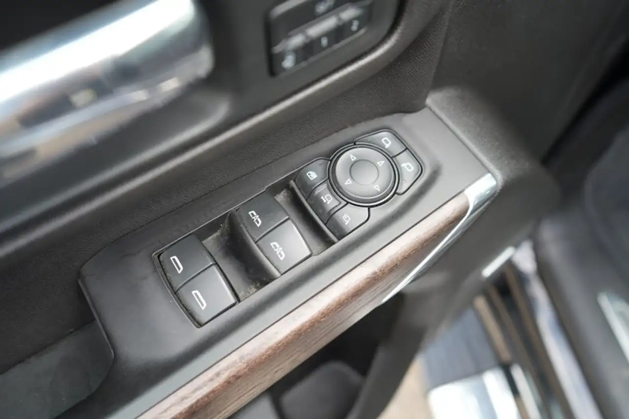 GMC Sierra 3500HD снимка GMC Sierra 3500HD