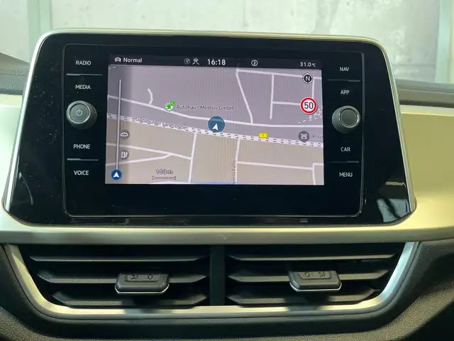 Volkswagen T-Roc view 13