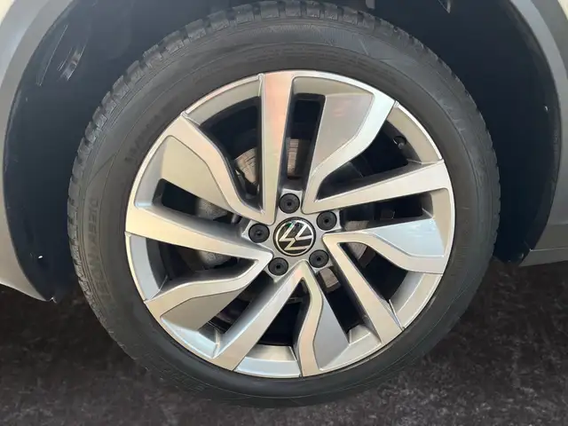 Volkswagen T-Roc view 15