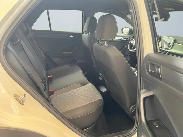 Volkswagen T-Roc view 11