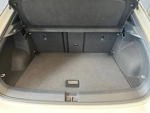 Volkswagen T-Roc view 14