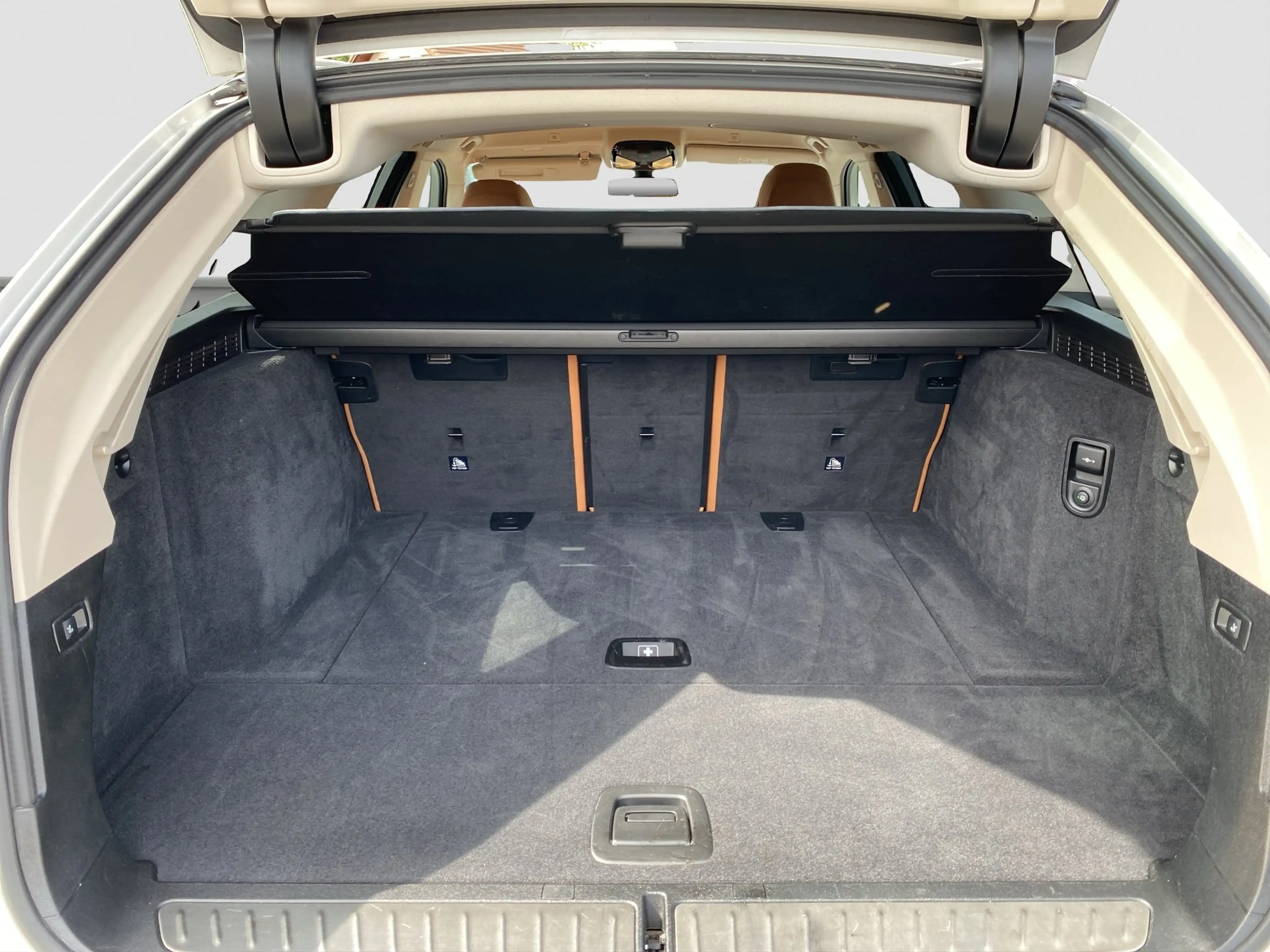 BMW 520 d xDrive Touring LED Luftfed. AHK HUD HiFi — photo 10