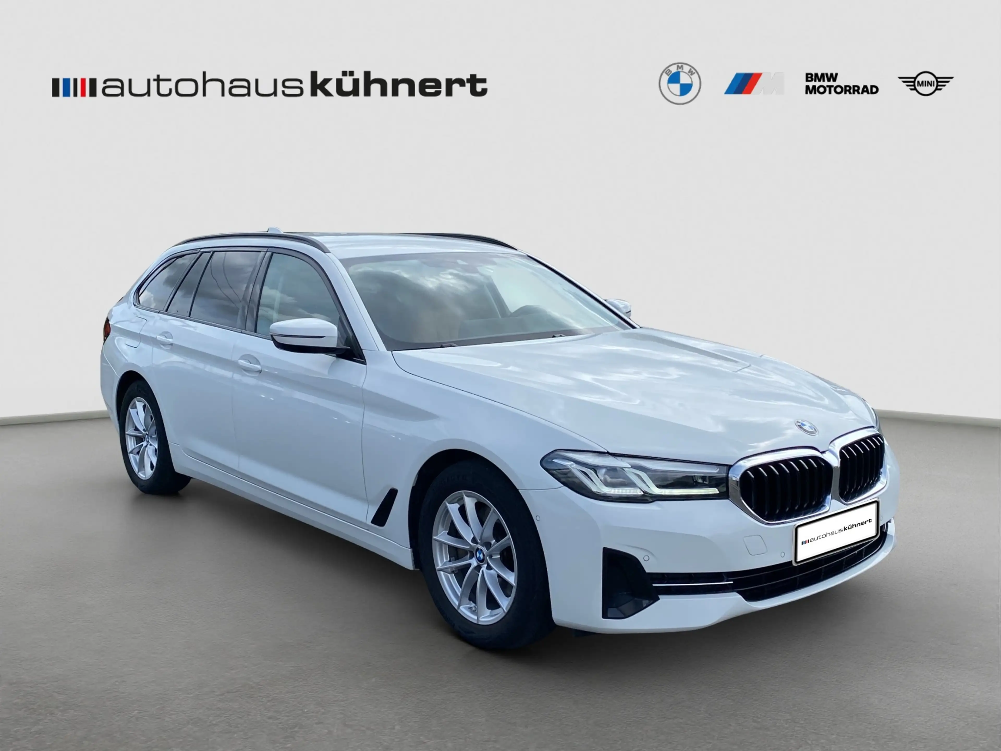 BMW 520 d xDrive Touring LED Luftfed. AHK HUD HiFi — photo 9