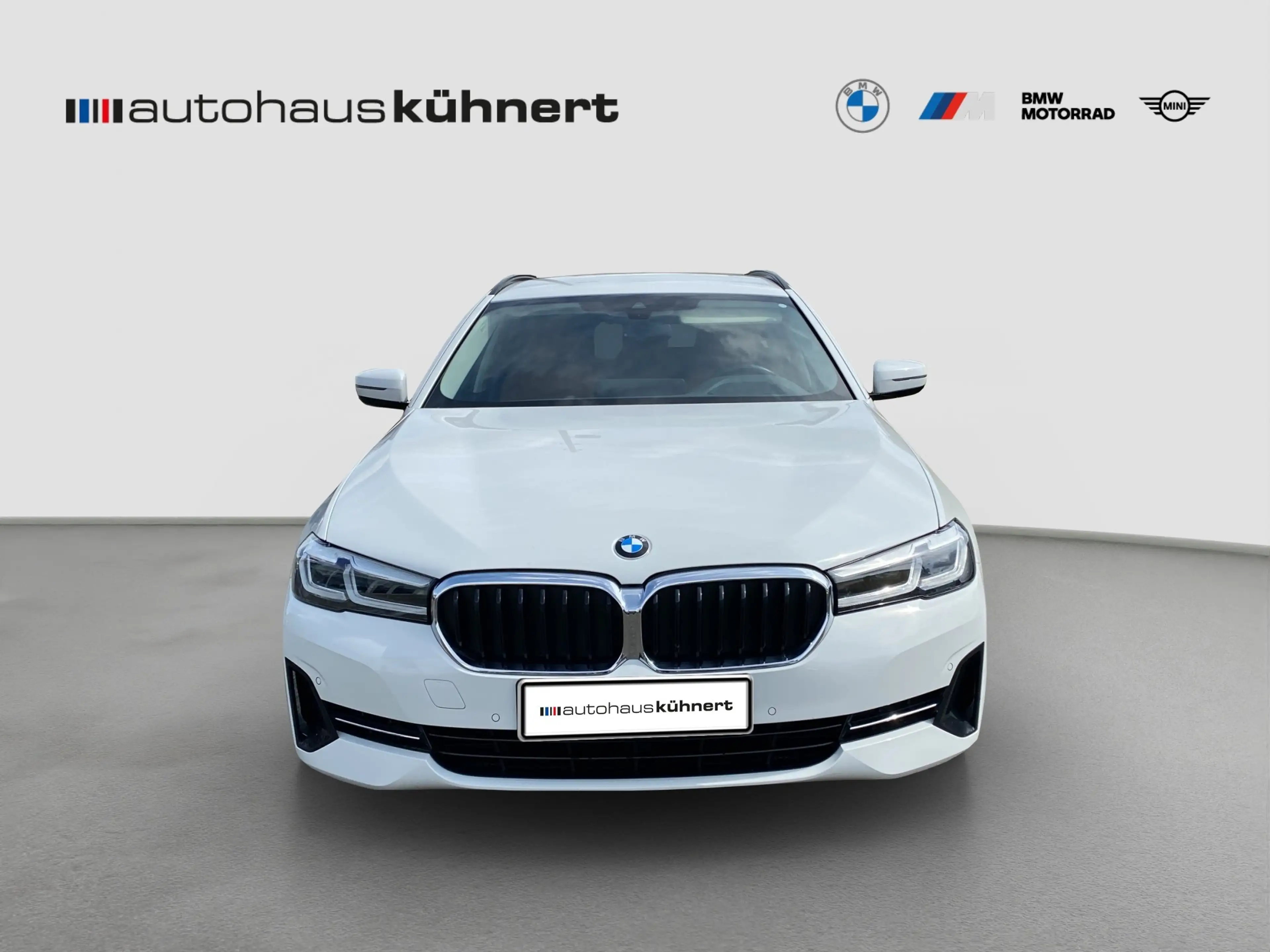 BMW 520 d xDrive Touring LED Luftfed. AHK HUD HiFi — photo 3