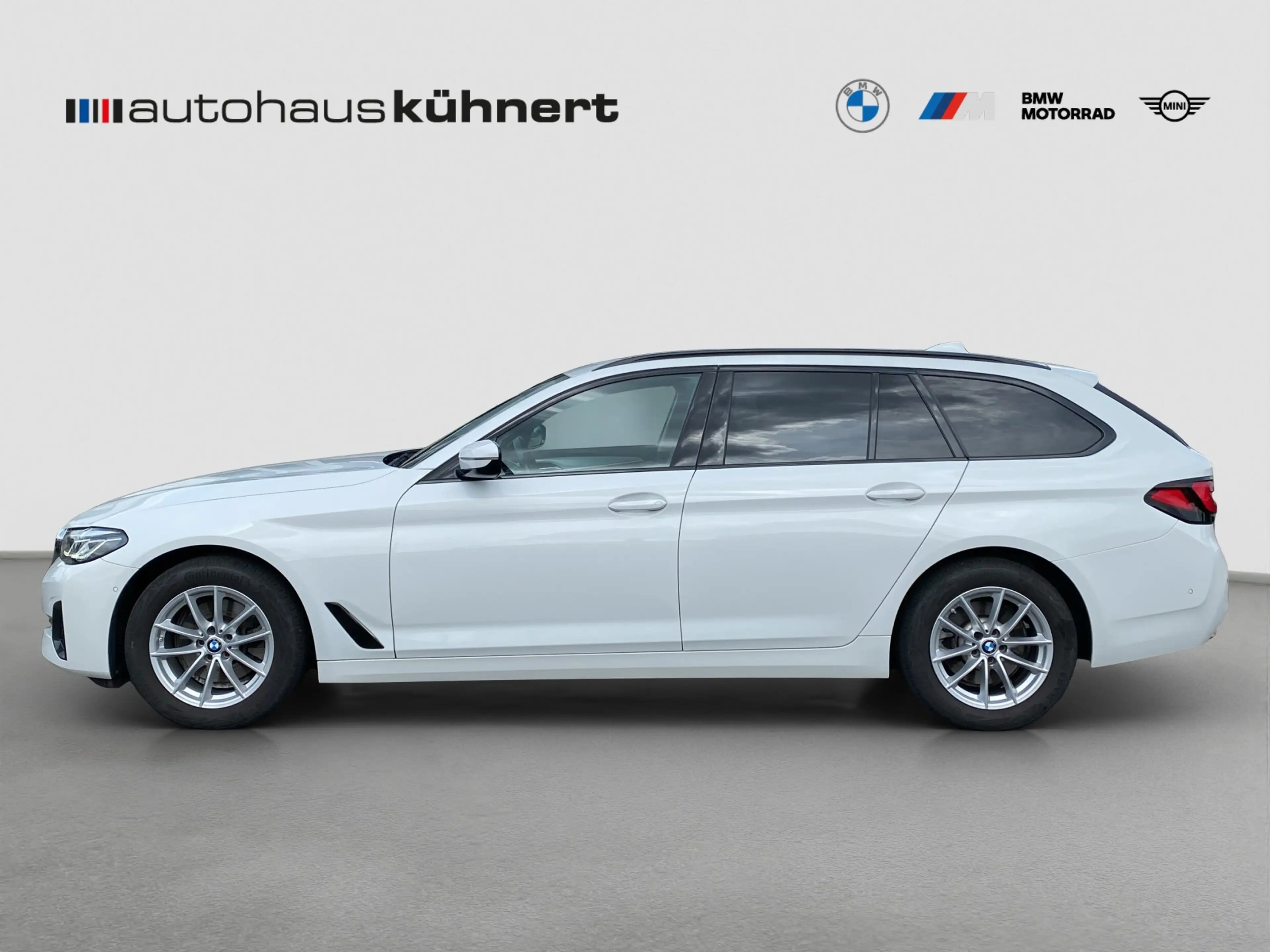 BMW 520 d xDrive Touring LED Luftfed. AHK HUD HiFi — photo 4