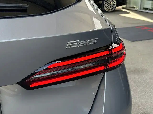 BMW 520 i Touring M-Paket PRO Aut. / Iconic Glow / Pano... Ansicht 10