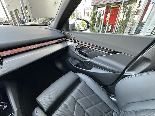 BMW 520 i Touring M-Paket PRO Aut. / Iconic Glow / Pano... Ansicht 25