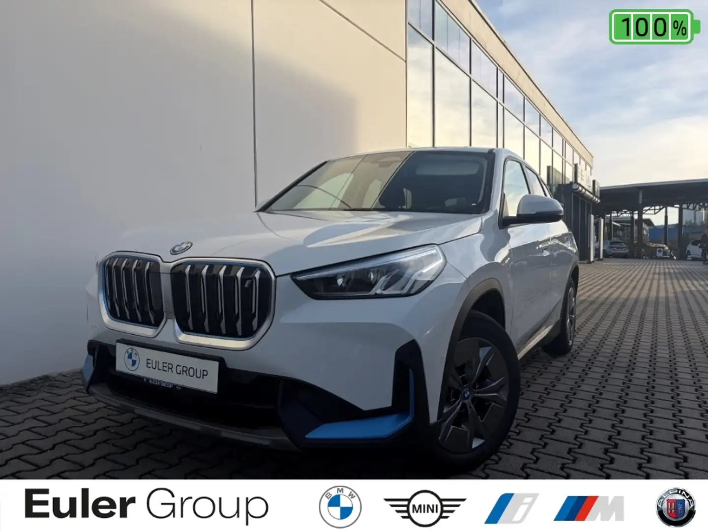BMW iX1 xDrive 30 LMR LkHz AHK SHZ Parkass DAB Weiß - 1
