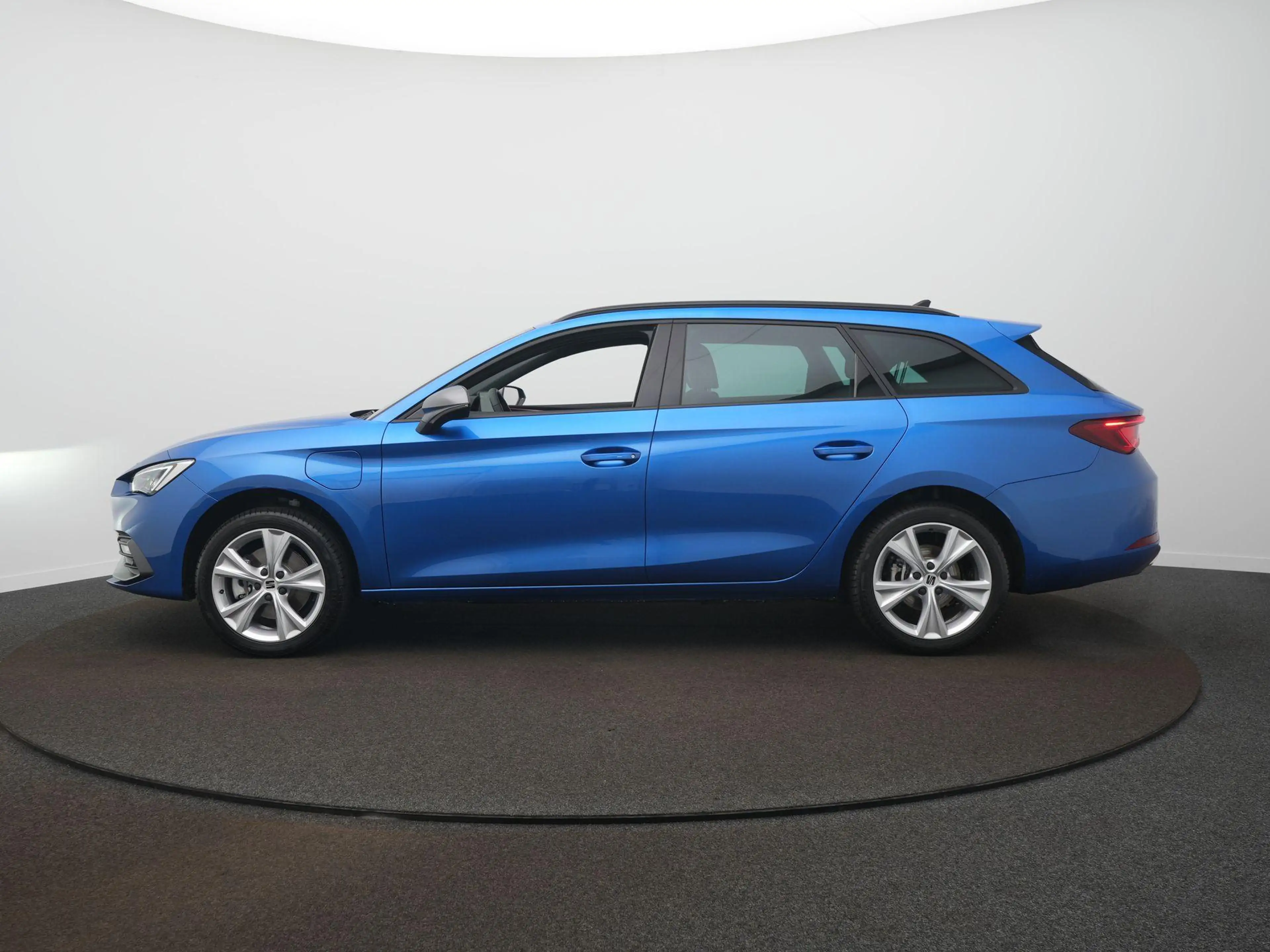 SEAT Leon e-Hybrid Sportstourer FR Business 1.5 TSI eHybrid 150 kW / — photo 8