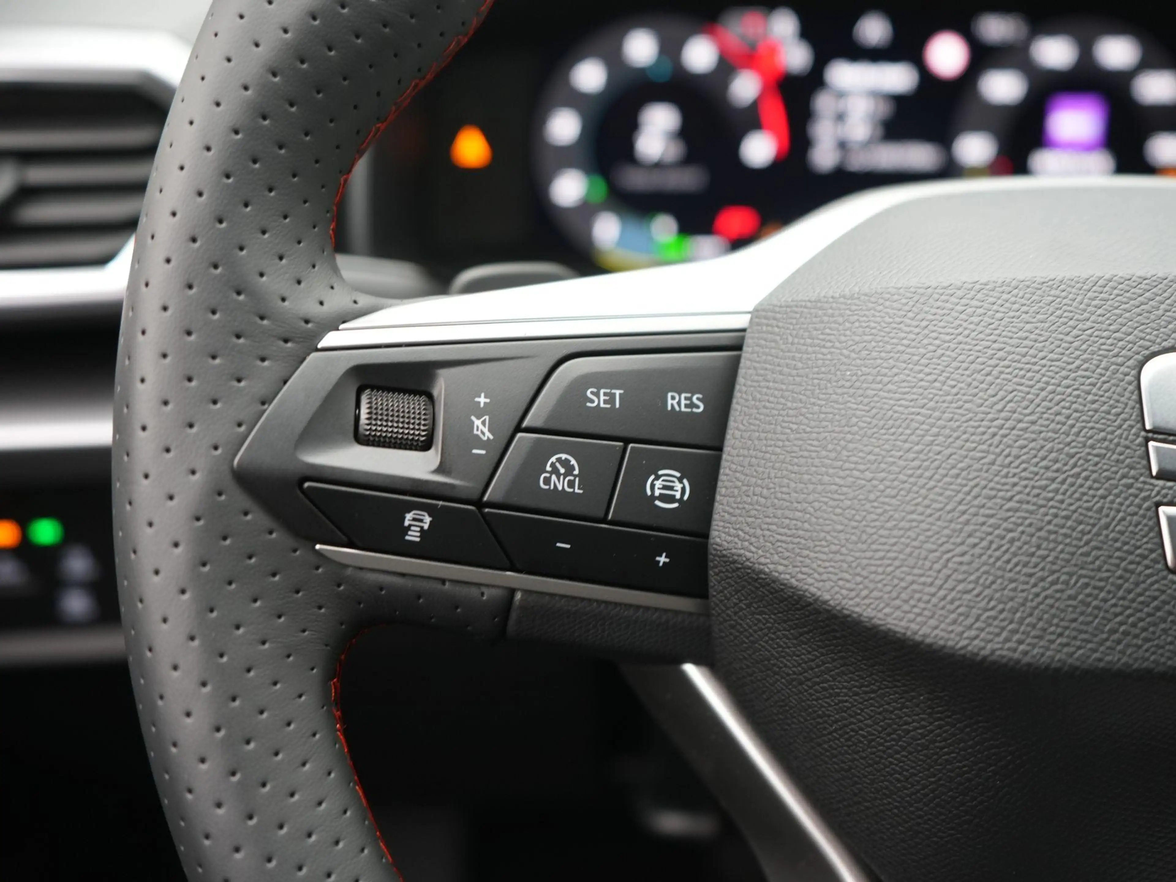 SEAT Leon e-Hybrid Sportstourer FR Business 1.5 TSI eHybrid 150 kW / — photo 15