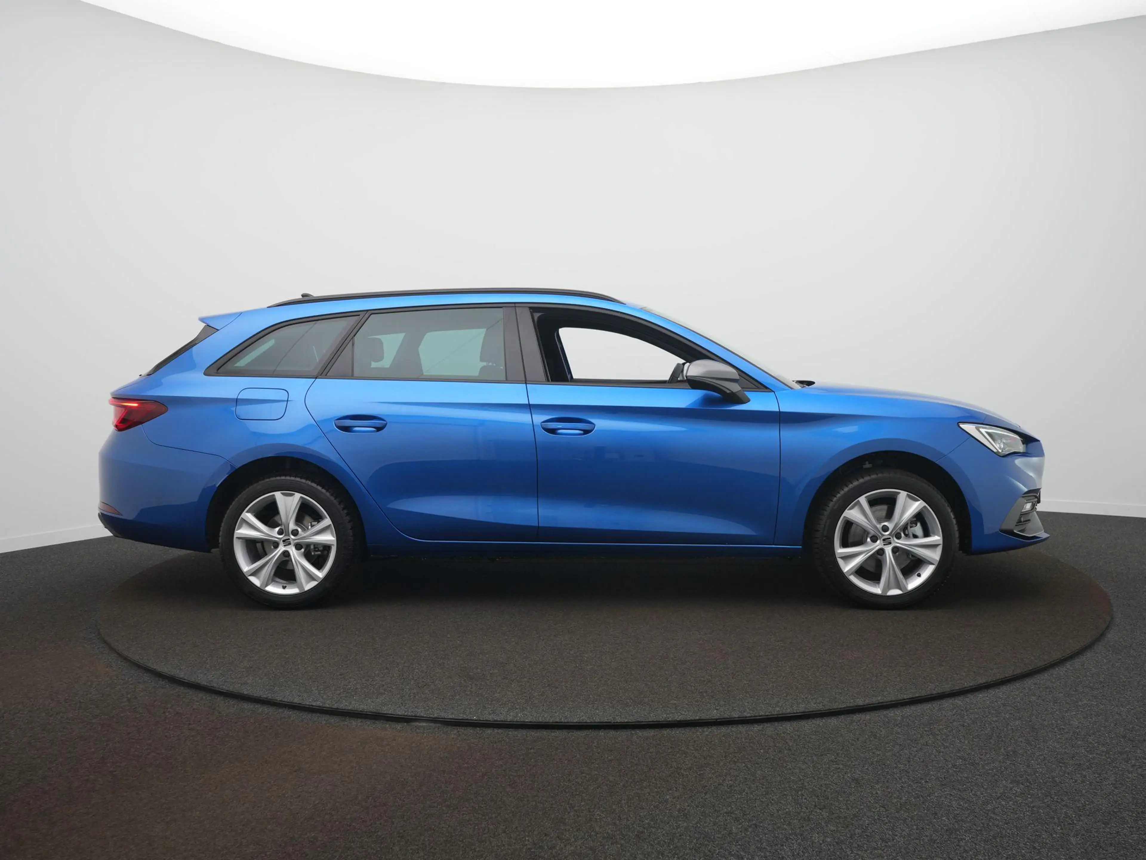 SEAT Leon e-Hybrid Sportstourer FR Business 1.5 TSI eHybrid 150 kW / — photo 4
