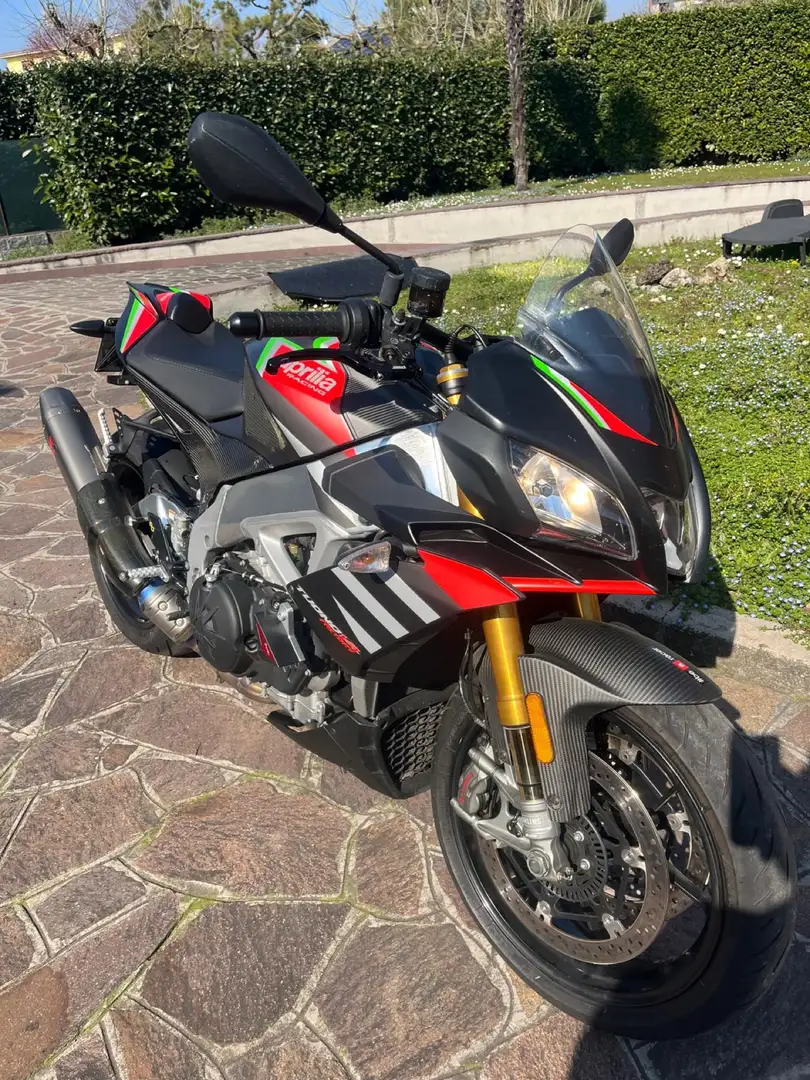 Aprilia Tuono V4 Factory - 1