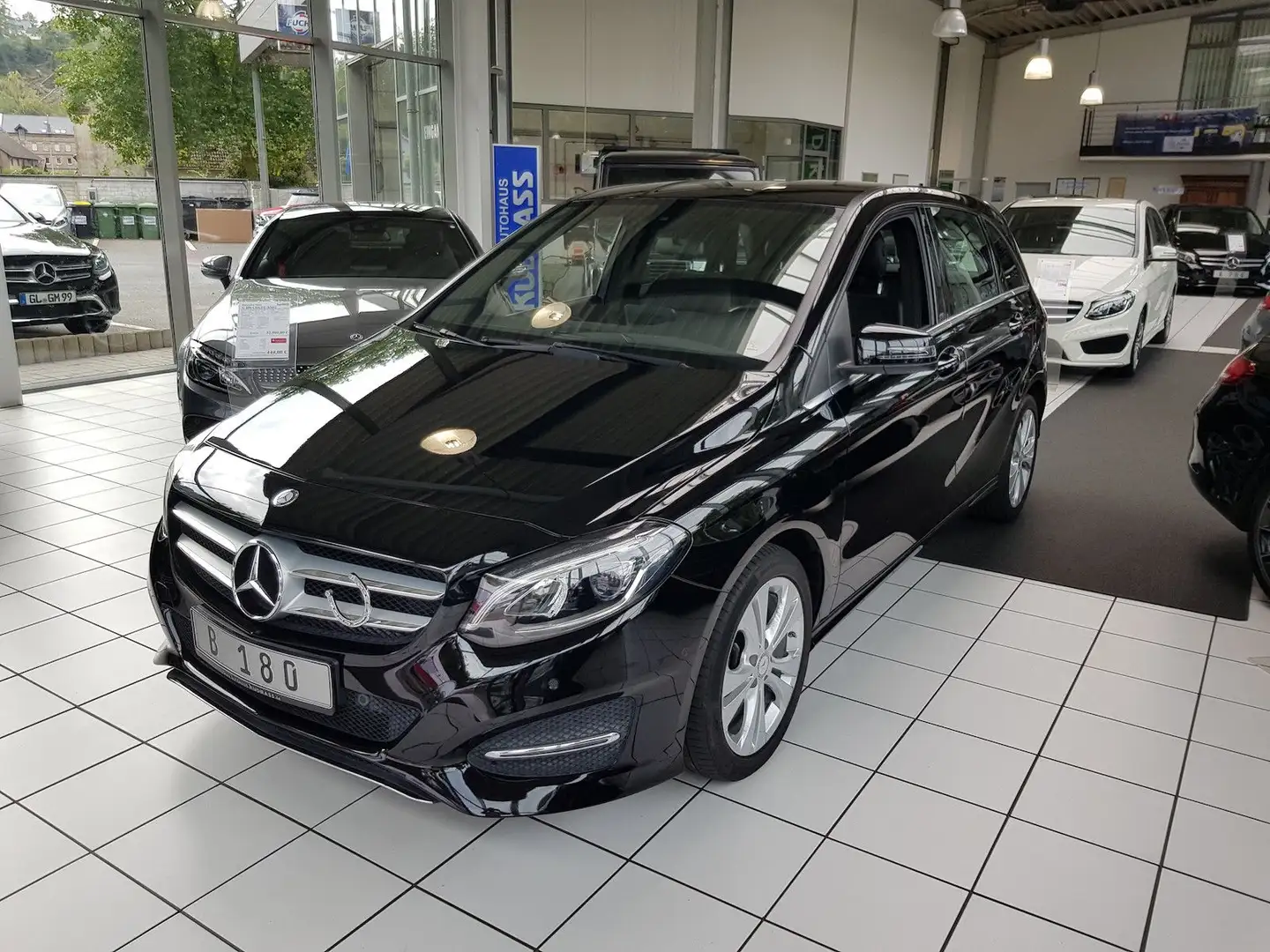 Mercedes-Benz B 180 URBAN AUTOMATIK LED PTS SHZ AHK Nero - 1