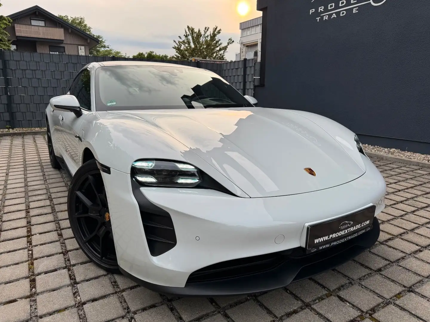 Porsche Taycan GTS Pano*Luft *4lenkung*B-Display*21 RS* - 1