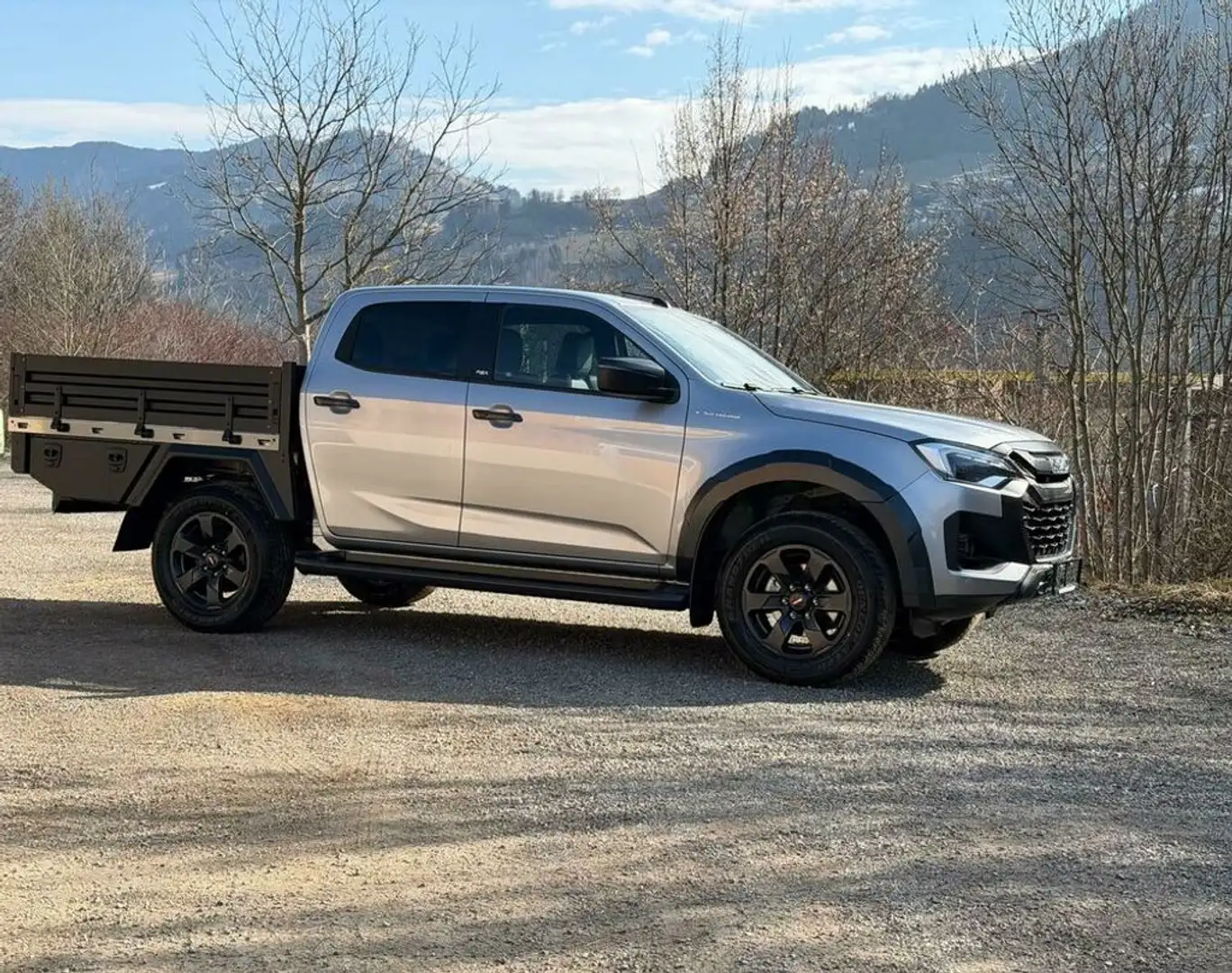 Isuzu D-Max Double Cab 4x4 V-Cross Aut. Pritsche ohne NOVA Silber - 2