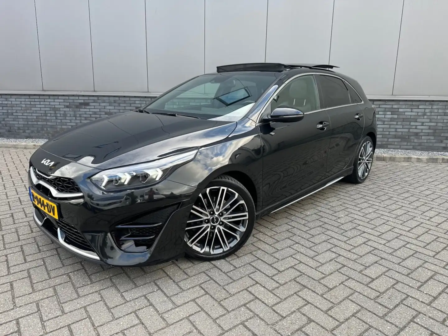 Kia Ceed / cee'd 1.5 T-GDI GT-LINE+Pano Dak 160PK Zwart - 1