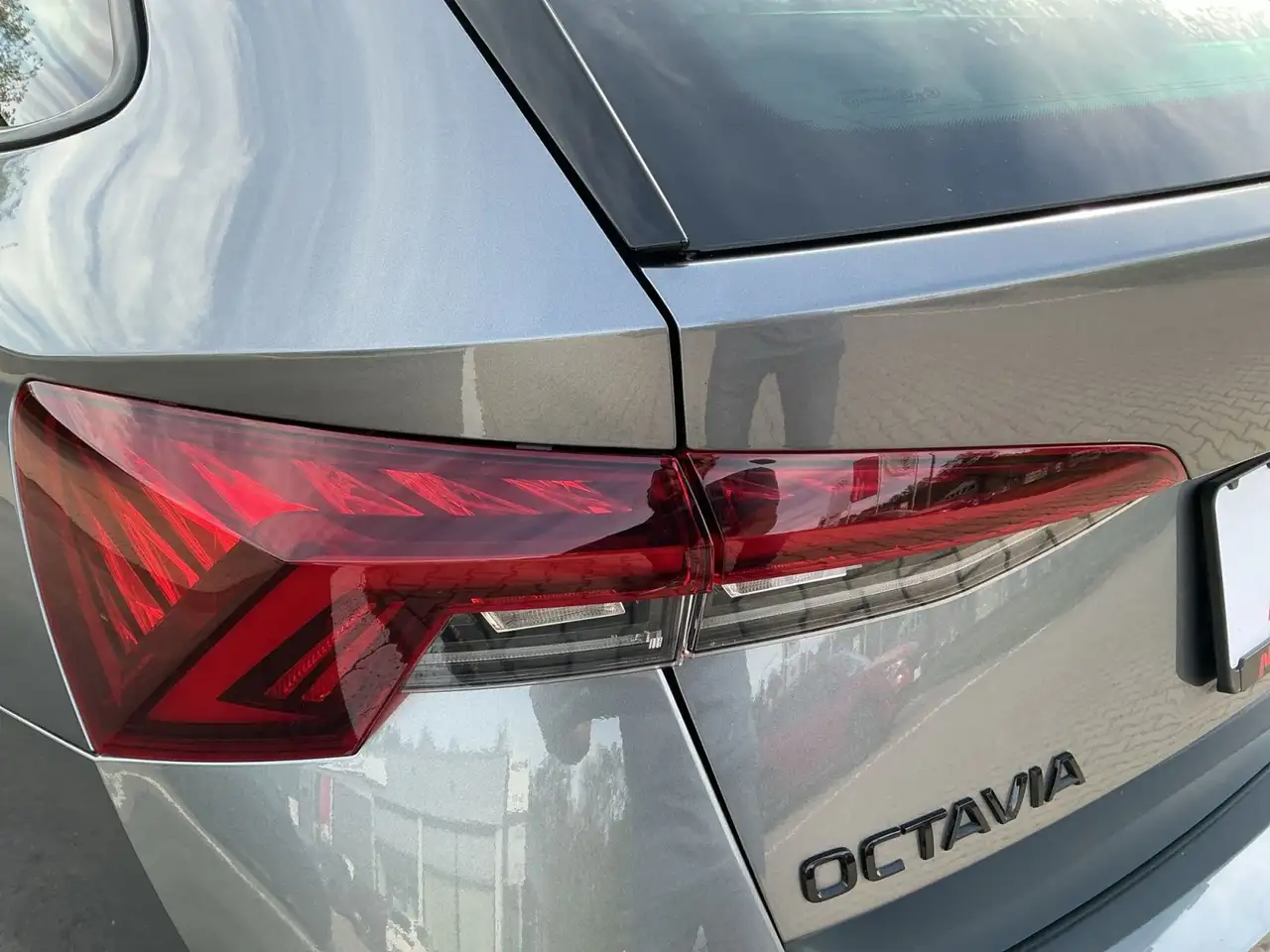 Skoda Octavia Combi 2.0 TDI DSG SPORTLINE LED+NAVI+ACC, миниатюра 18