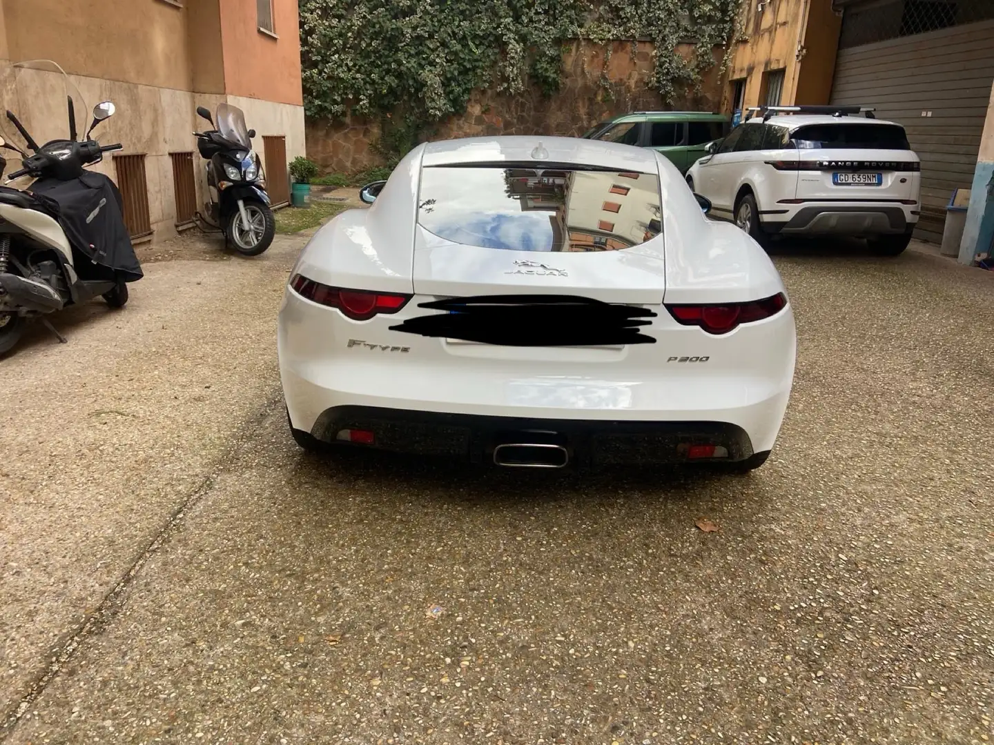 Jaguar F-Type Coupe 2.0 i4 R-Dynamic rwd 300cv auto Bianco - 2