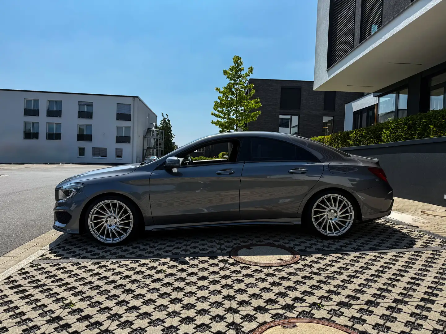 Mercedes-Benz CLA 200 AMG Line - 2