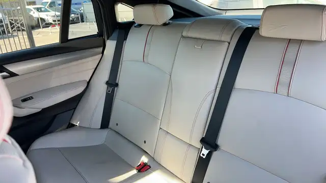 BMW X4 view 9
