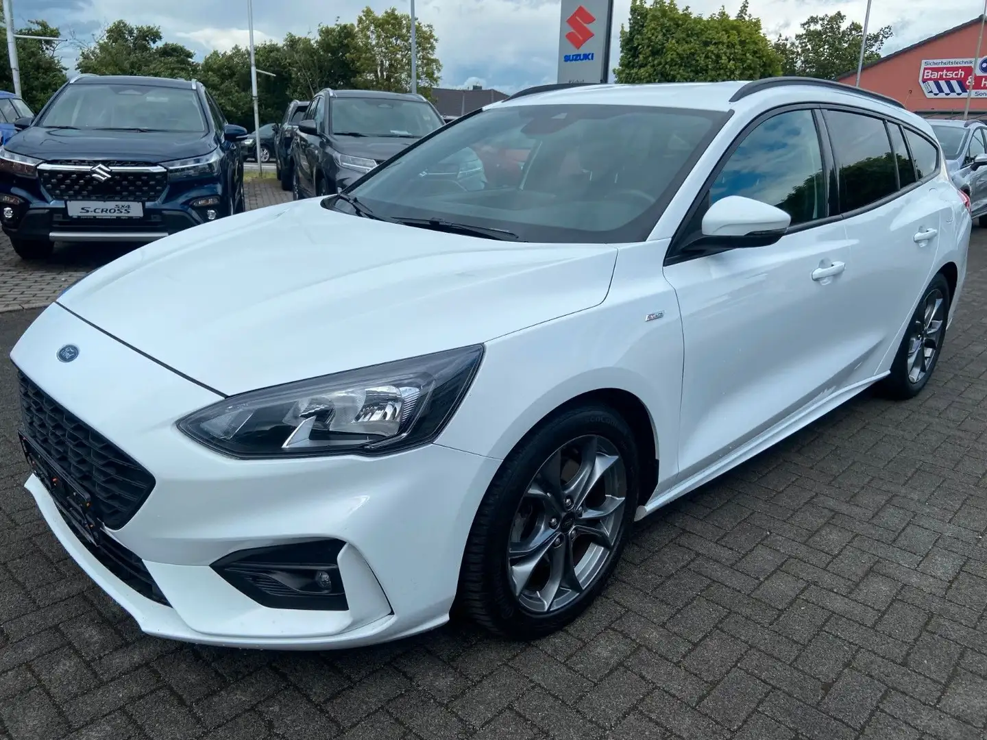Ford Focus ST-Line Turnier Auto.*WinterP*Klima*PDC* Blanc - 1