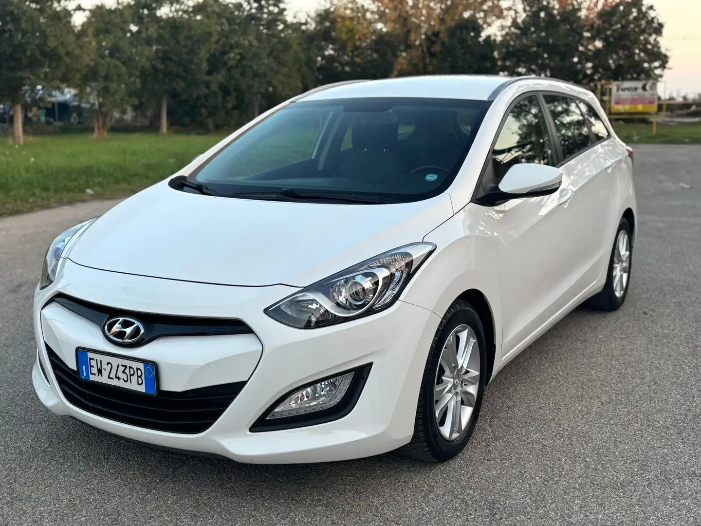 Hyundai i30 blue Kombi 1.6 CRDi Style - 2