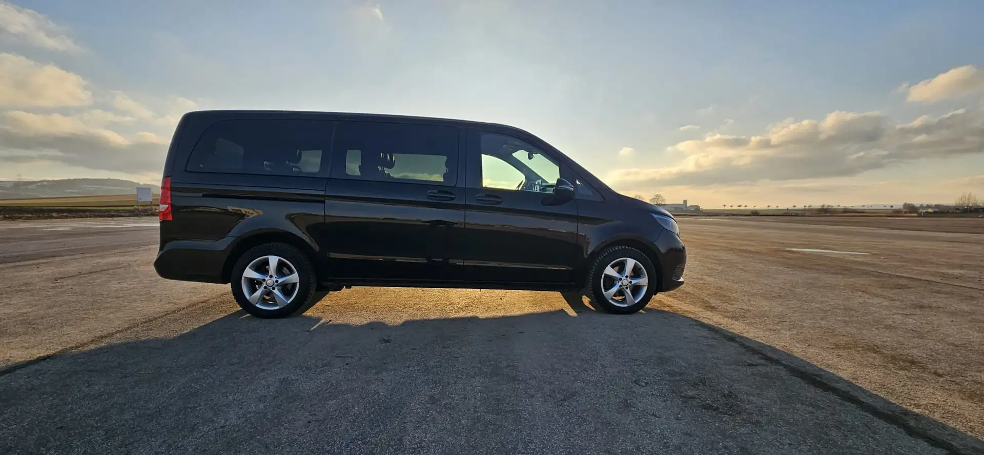 Mercedes-Benz V 220 V 220 d lang Aut. Schwarz - 1