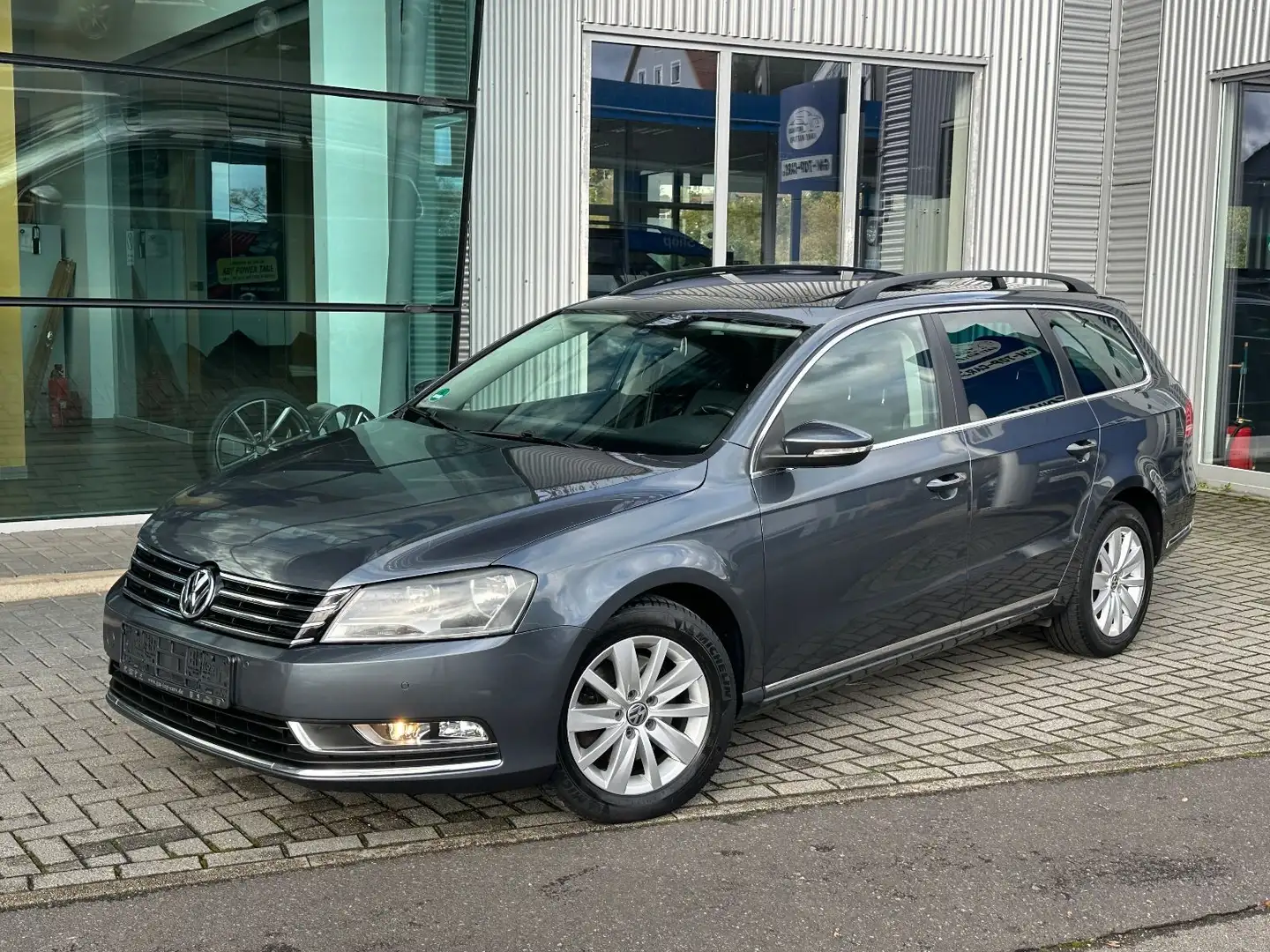 Volkswagen Passat Variant Passat 2.0TDI Comfortline BMT Pano AHK Kamera Grau - 1