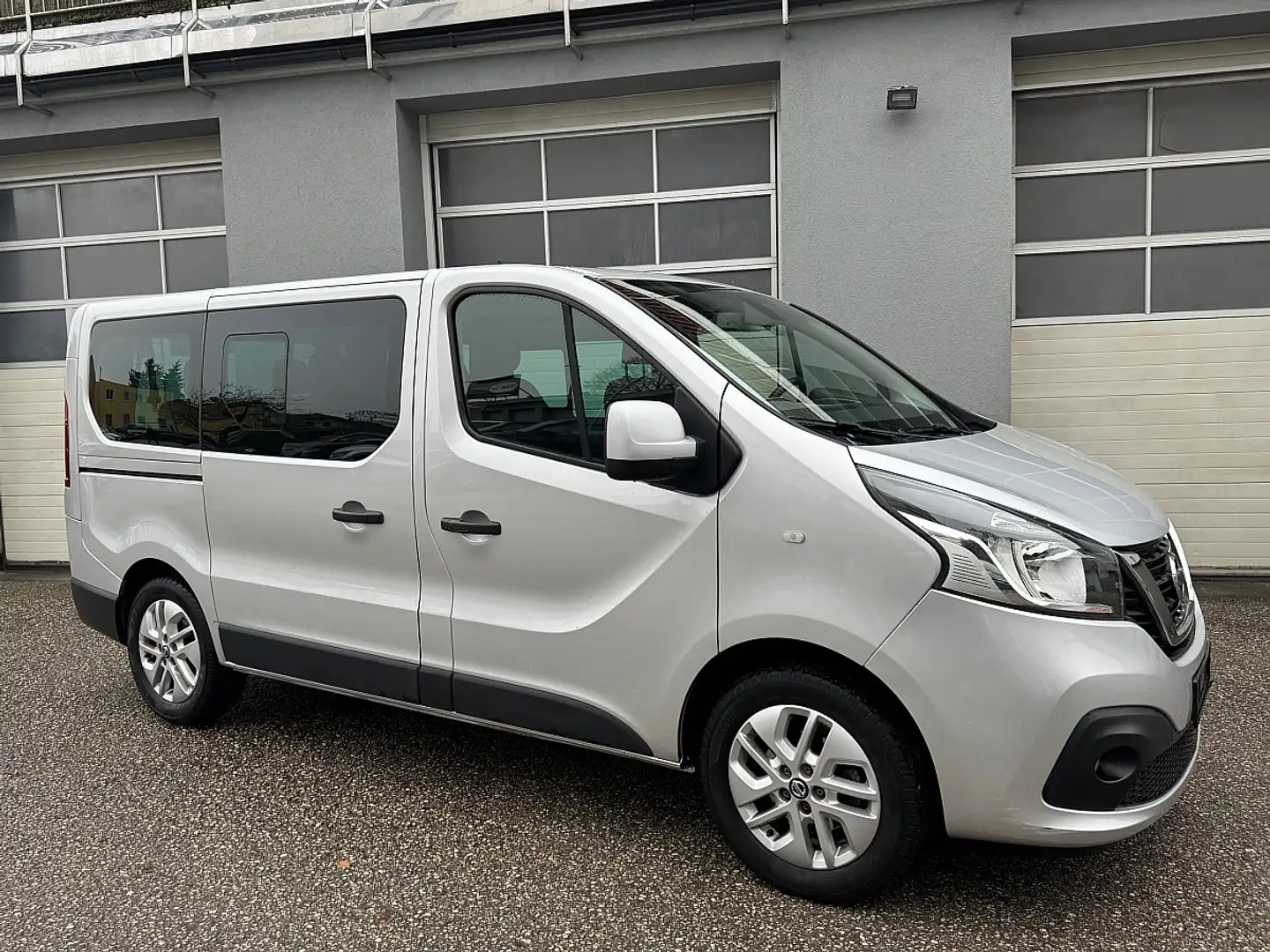 Nissan NV300 dCi 145 Premium *8-SITZER* Silber - 2