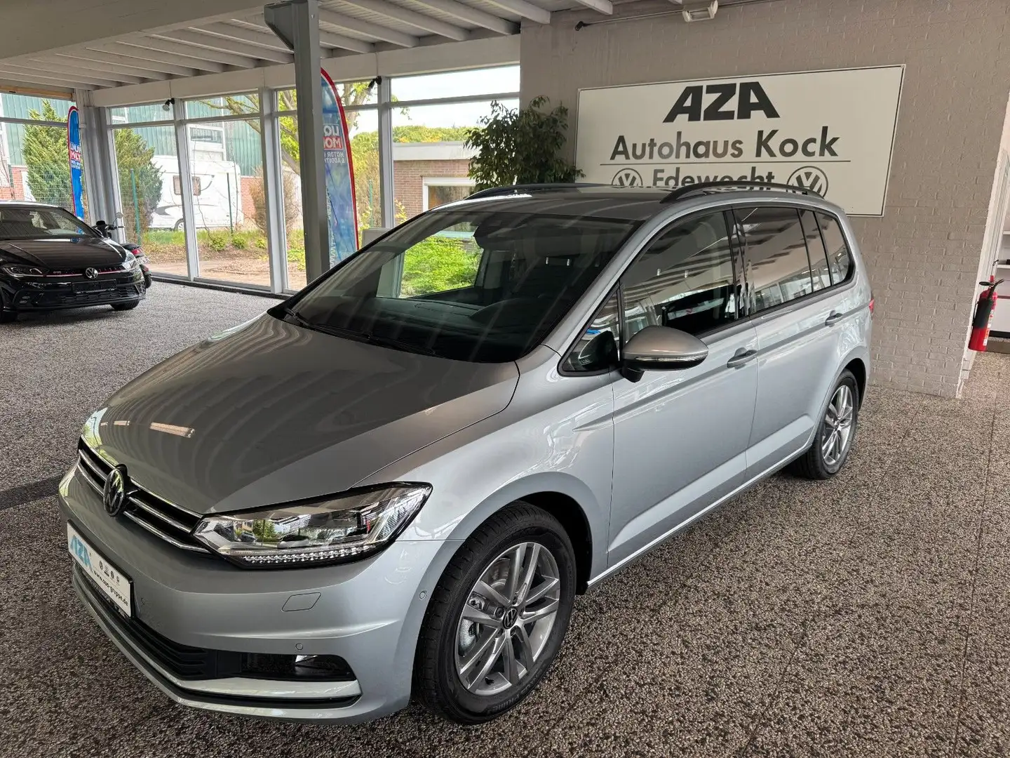 Volkswagen Touran Comfortline 1.5 TSI DSG*AHK*ACC*LED*APP Stříbrná - 1