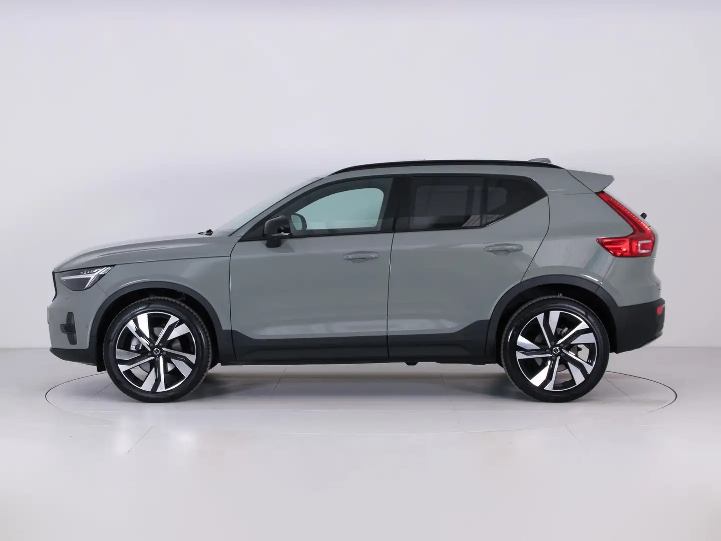 Volvo XC40 XC40 B3 163CV AUT ULTIMATE DARK Verde - 2