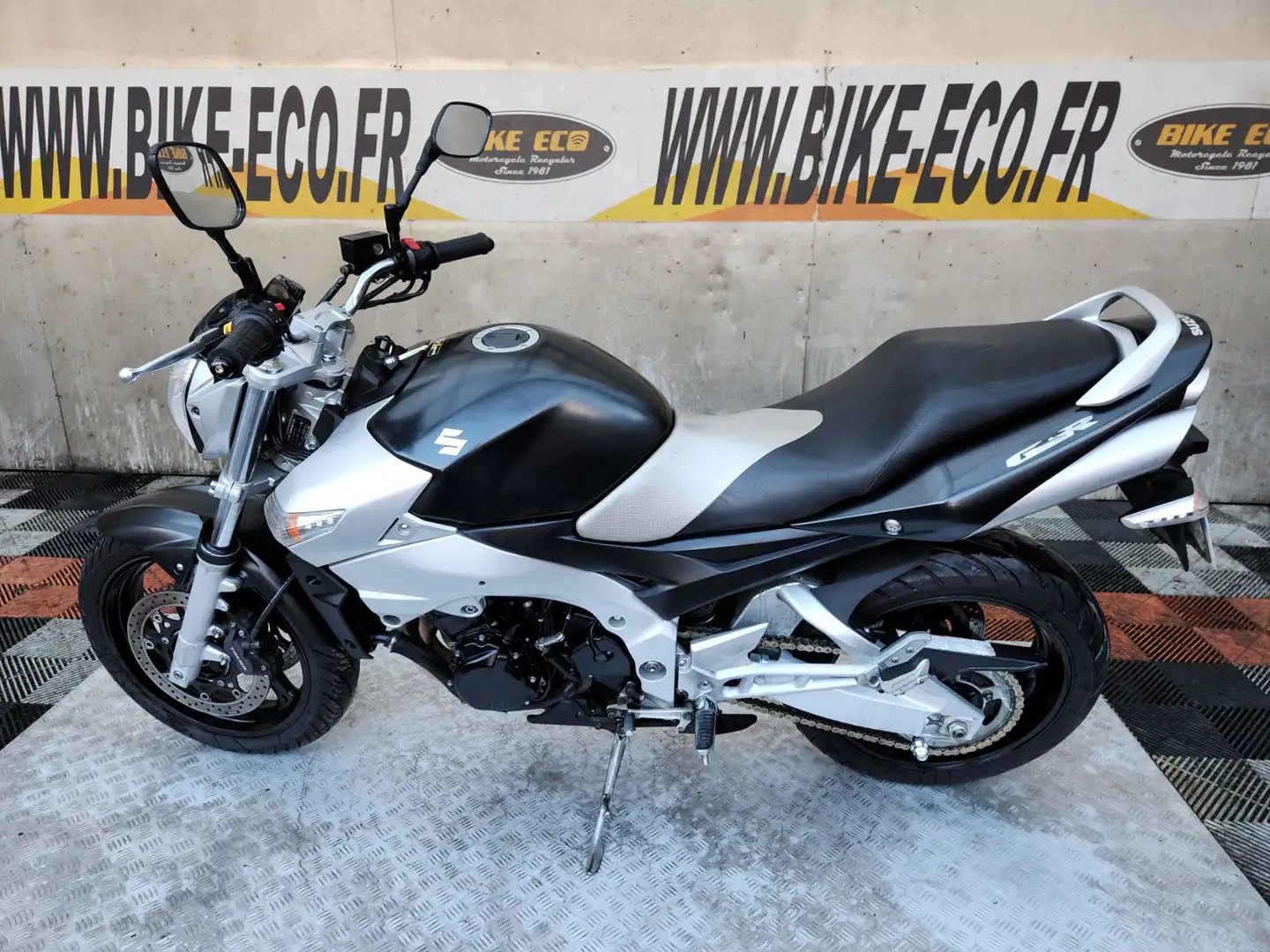 Suzuki GSR 600 Wit - 2