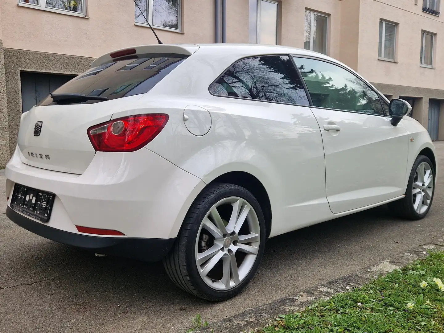 SEAT Ibiza Ibiza SportCoupé Sport 1,4 Sport Weiß - 2