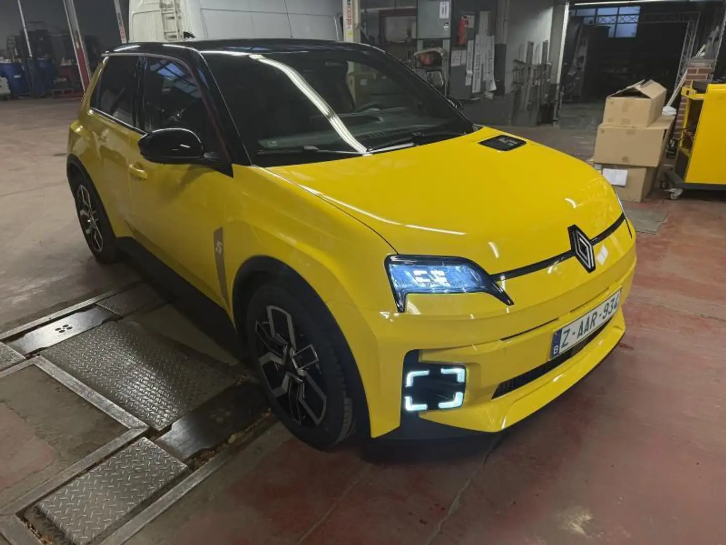Renault R 5 techno - DISPO 20/04 Jaune - 2