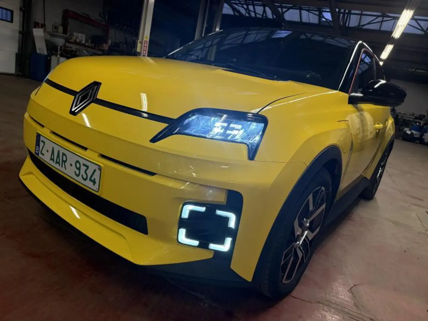 Renault R 5 techno - DISPO 20/04 Jaune - 1